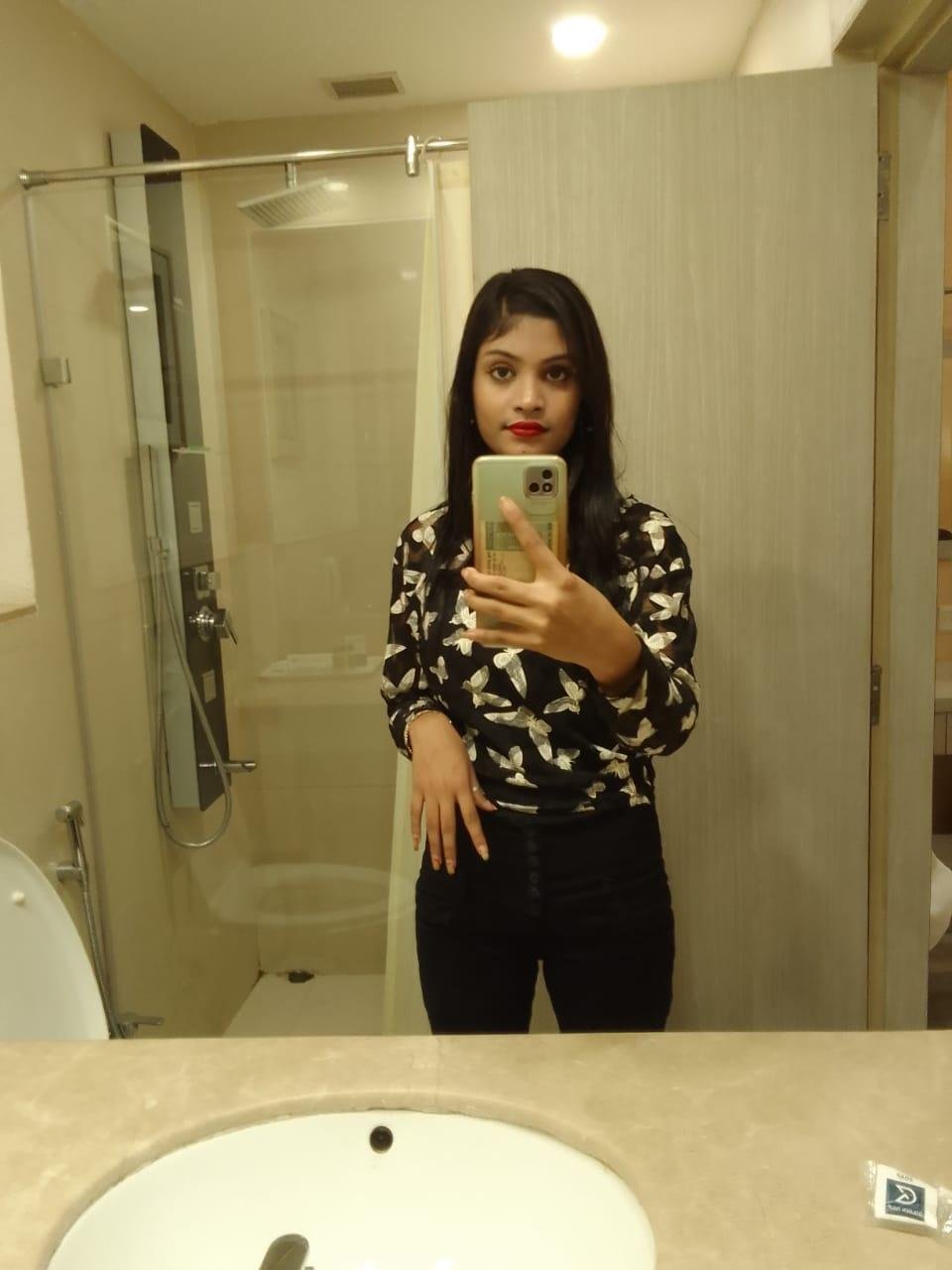  call girl in Noida Cleo County