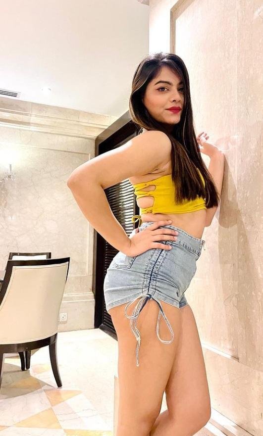 Noida Cleo County call girl service