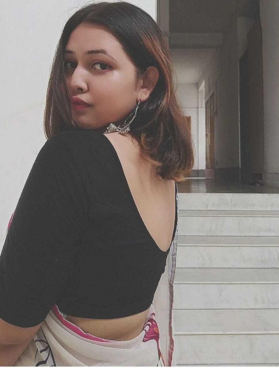 best Noida Cleo County call girl